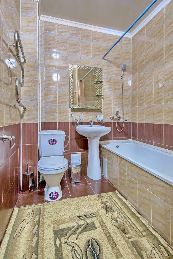 Cozy Apartment On Rozybakiev 145. Atakent Almaty Esterno foto