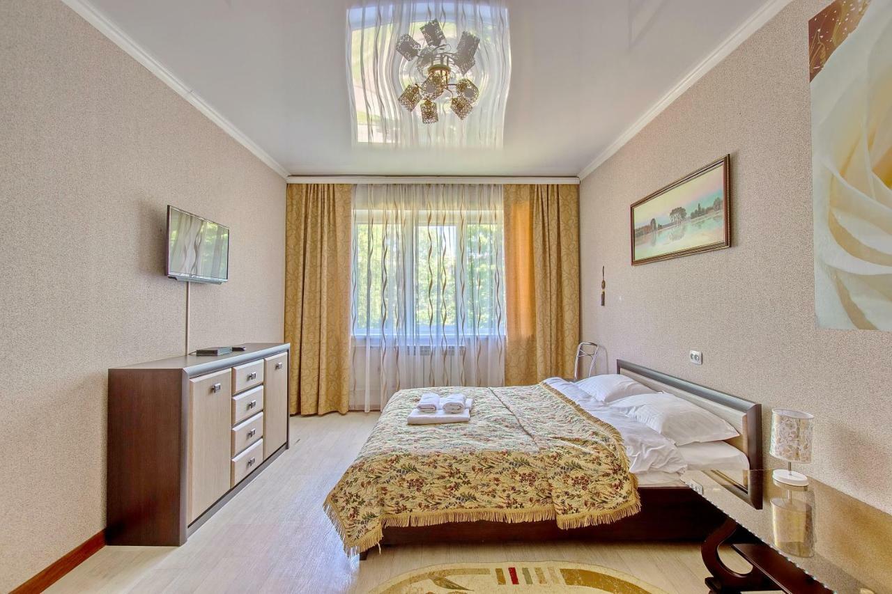 Cozy Apartment On Rozybakiev 145. Atakent Almaty Esterno foto
