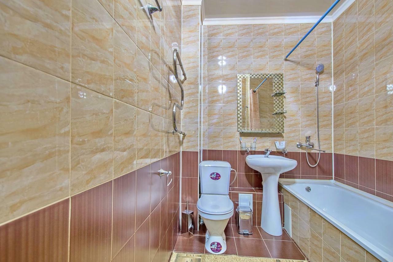 Cozy Apartment On Rozybakiev 145. Atakent Almaty Esterno foto