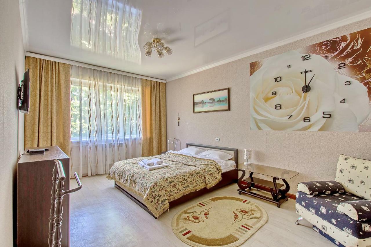 Cozy Apartment On Rozybakiev 145. Atakent Almaty Esterno foto