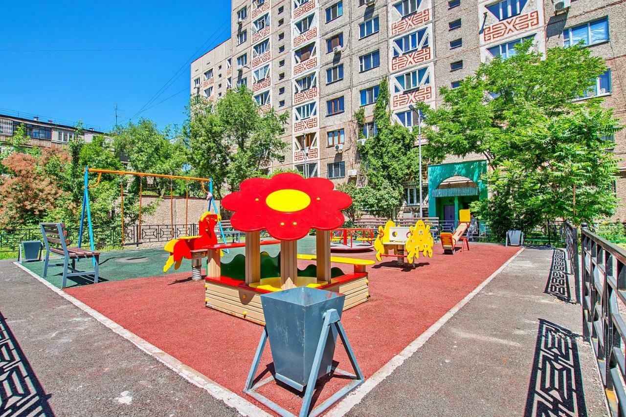 Cozy Apartment On Rozybakiev 145. Atakent Almaty Esterno foto